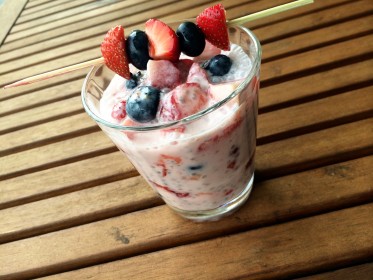 Vanille Beeren Chia Frühstück