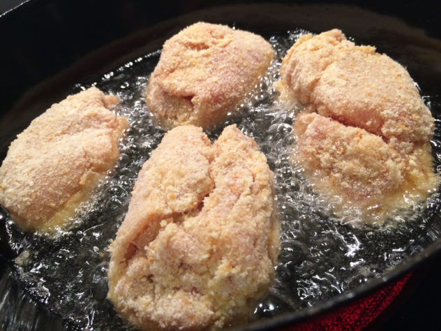 Wiener Erdäpfelsalat Backhendl