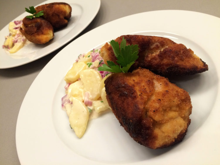 Wiener Backhendl mit Mayonnesesalat